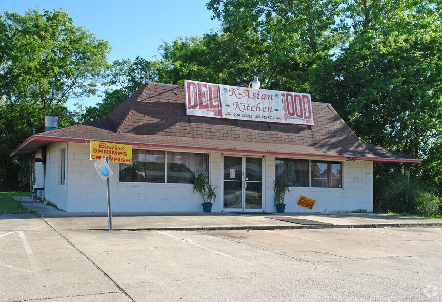 Primary Photo Of 5540 College St, Beaumont Fast Food For Sale