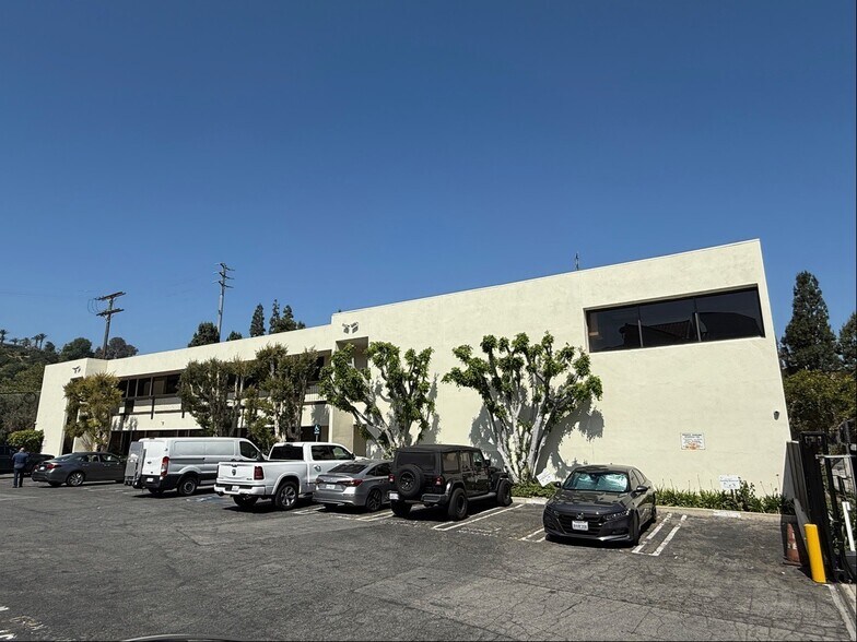 More Photos Of 4040 Vineland Ave, Studio City Office For Lease