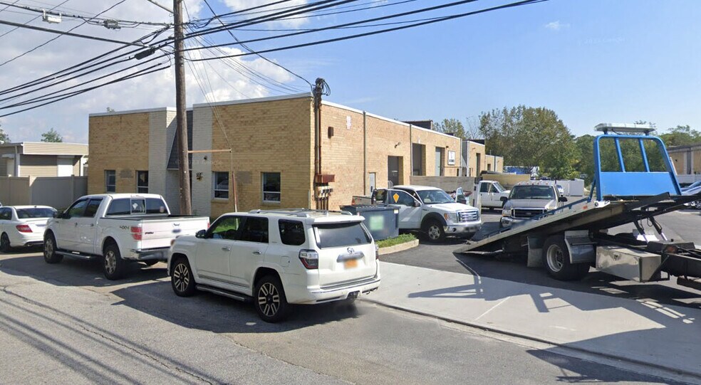 Primary Photo Of 205 Brook Ave, Deer Park Warehouse For Sale