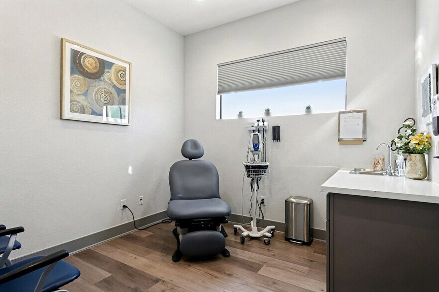 More Photos Of 205 Bella Katy Dr, Katy Medical For Sale