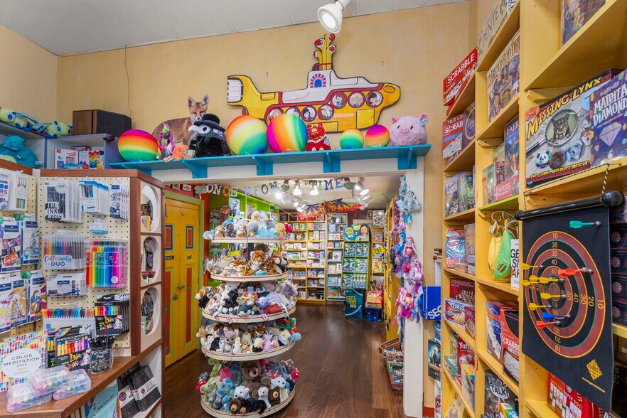 More Photos Of 936 Water St, Port Townsend Storefront Retail Residential For Sale