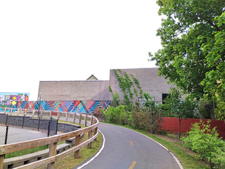 More Photos Of 40 Sonoma Ct, Providence Flex For Sale