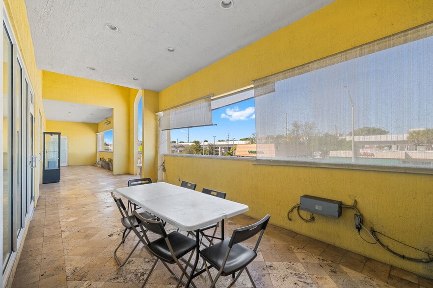 More Photos Of 430 S Dixie Hwy, Miami Office For Lease