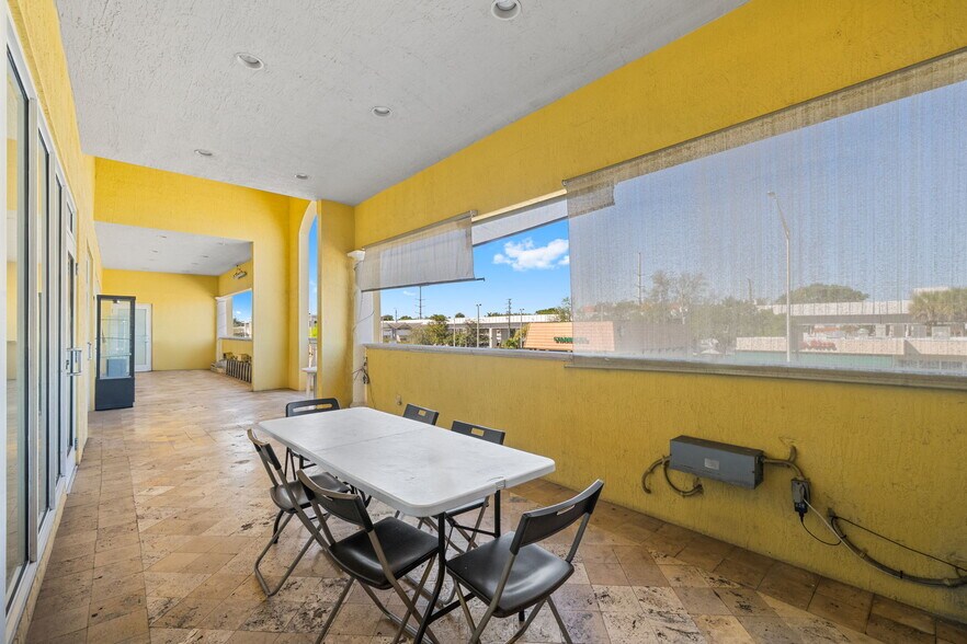 More Photos Of 430 S Dixie Hwy, Miami Office For Lease