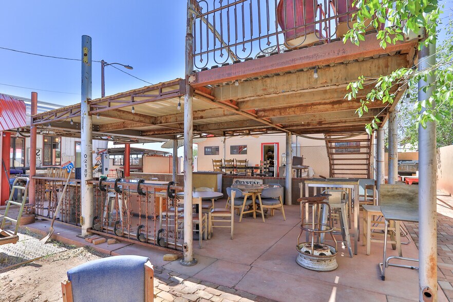 More Photos Of 1216 W Third St, Winslow Showroom For Sale