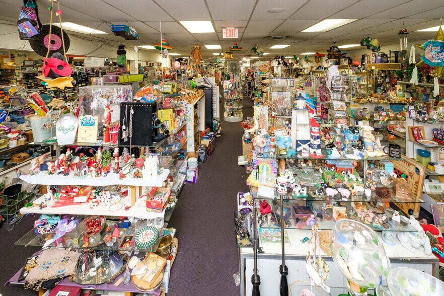 More Photos Of 227 N Main St, Harrisonburg General Retail For Sale