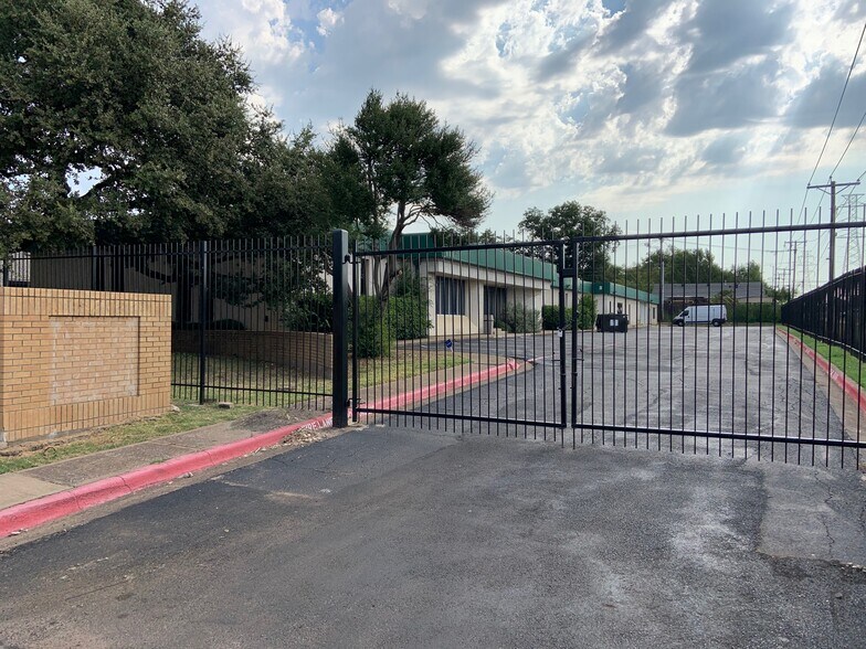 More Photos Of 10210 Monroe Dr, Dallas Light Distribution For Lease