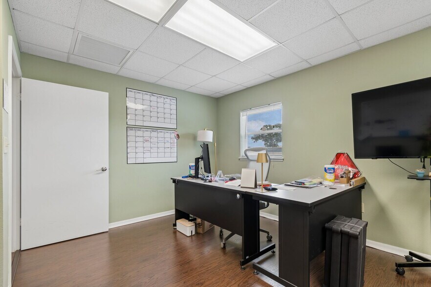 More Photos Of 1760-1770 Calumet St, Clearwater Warehouse For Lease