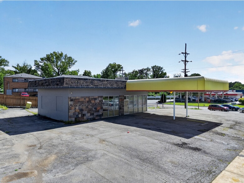 Primary Photo Of 8570 Watson Rd, Saint Louis Freestanding For Lease