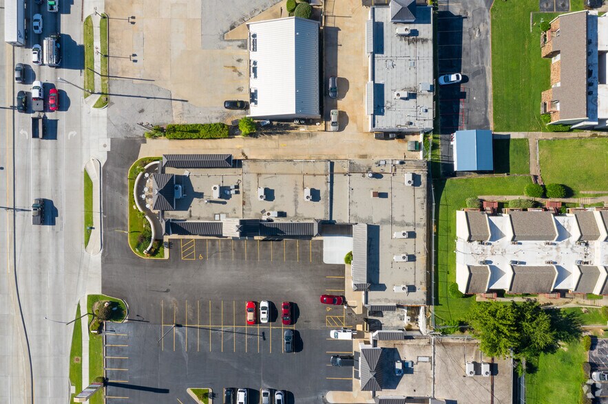 More Photos Of 6022-6028 S Memorial Dr, Tulsa Unknown For Lease