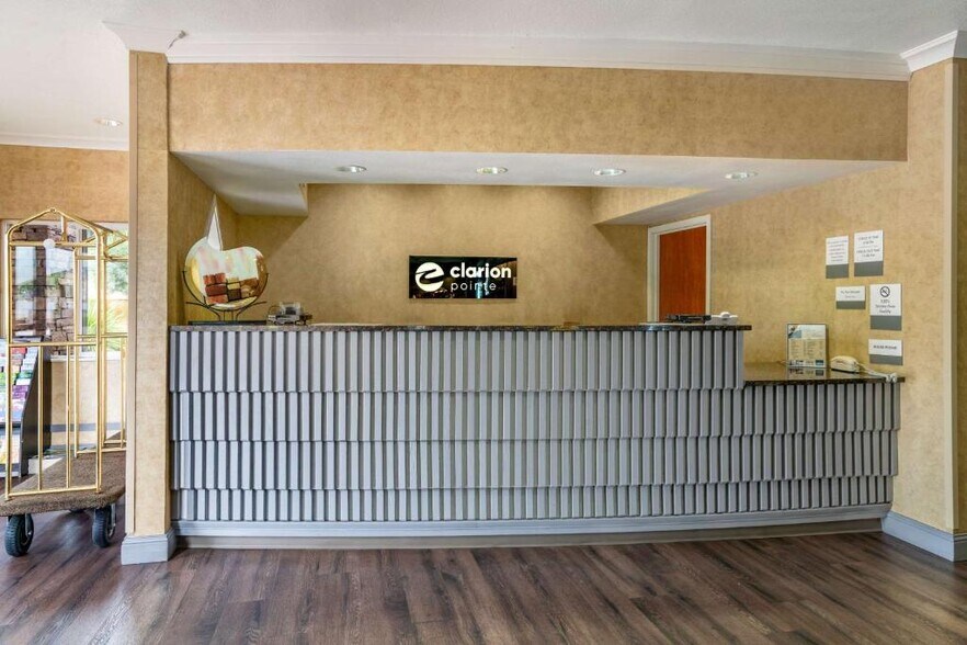 More Photos Of 1501 S Pacific Hwy, Medford Hotel For Sale