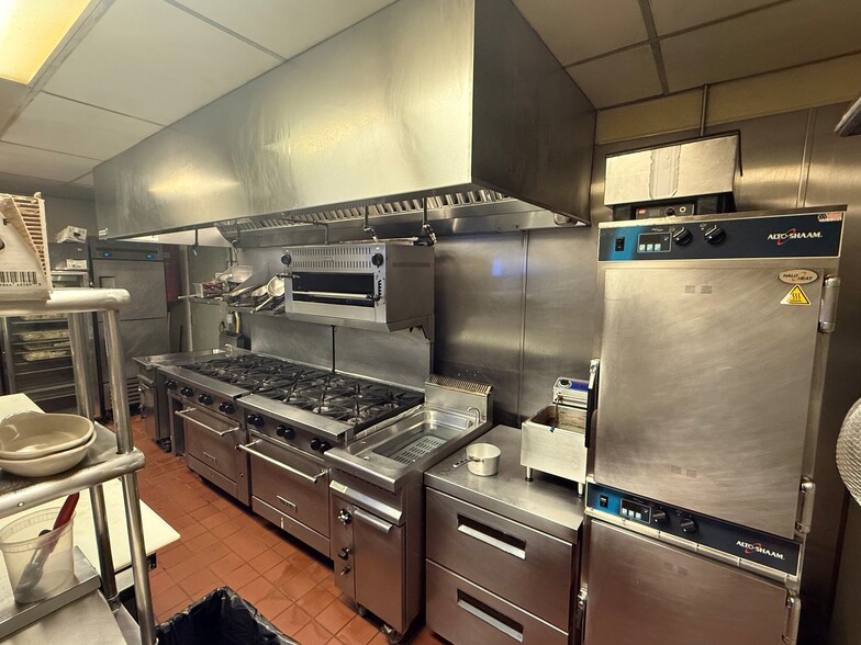 More Photos Of 738-740 N Wells St, Chicago Storefront Retail Residential For Lease