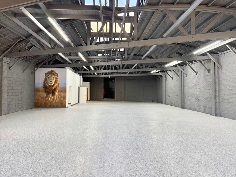 More Photos Of 527-525 W Windsor rd, Glendale Industrial For Sale