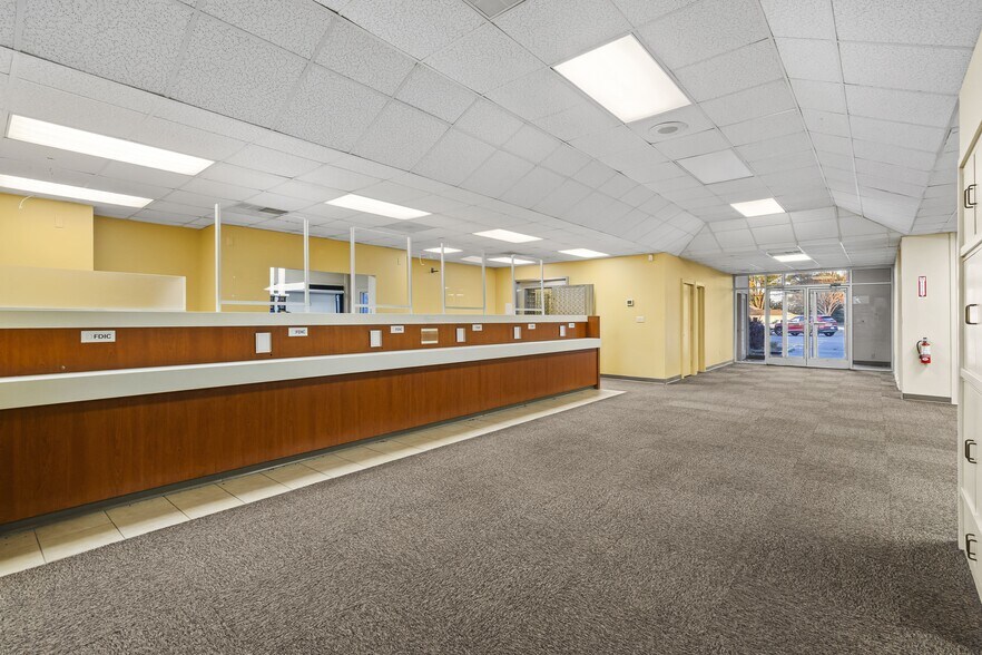 More Photos Of 704 N Cannon Blvd, Kannapolis Bank For Lease