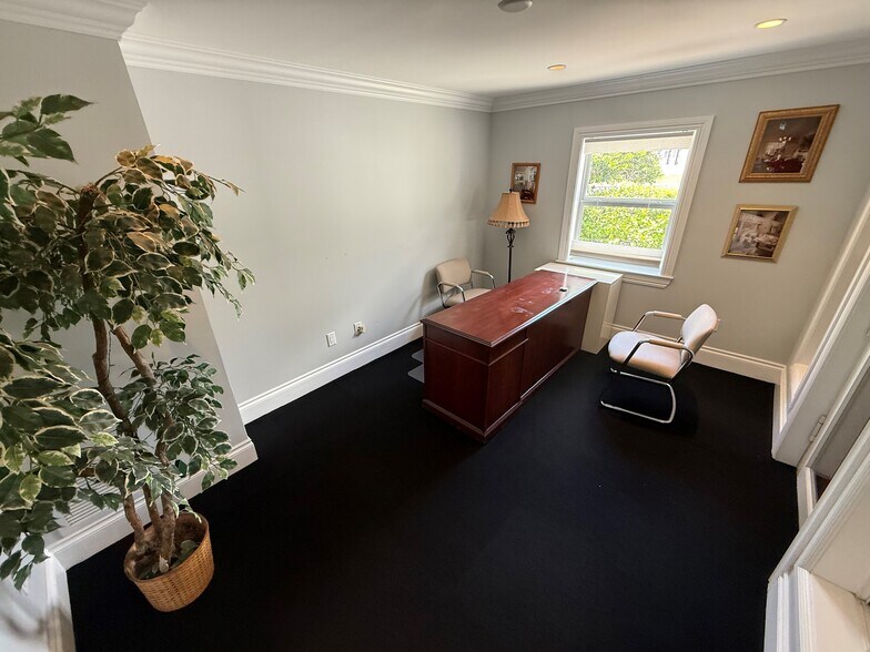 More Photos Of 2718 Conroy Rd, West Palm Beach Office For Sale