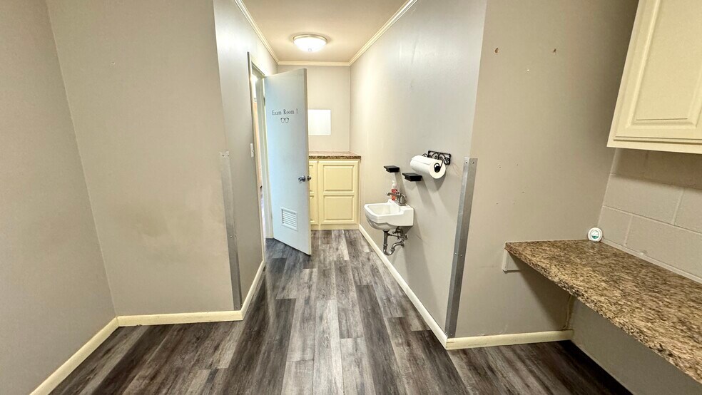 More Photos Of 211 N 5th St, Mcalester Office For Lease