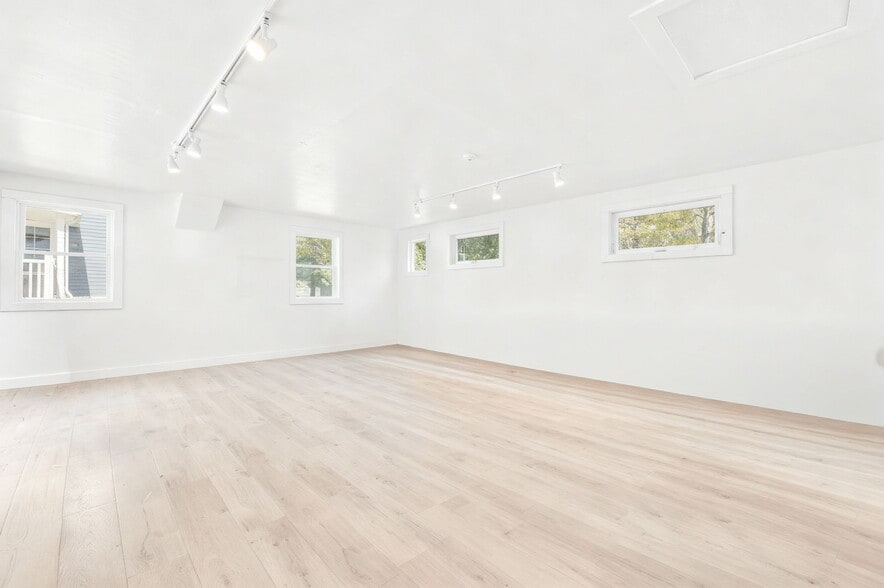 More Photos Of , Woodstock Unknown For Sale