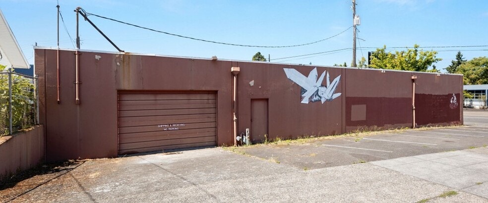 More Photos Of 7736 NE Sandy Blvd, Portland Flex For Sale
