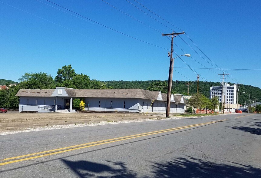 Primary Photo Of 624 Malvern Ave, Hot Springs Office For Lease