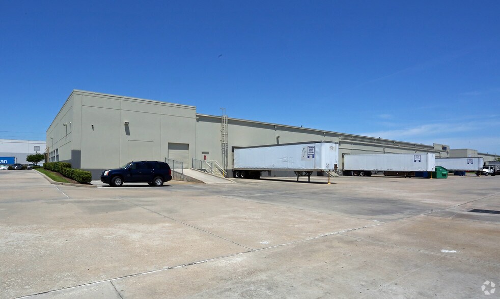 More Photos Of 4325 W Sam Houston Pky N, Houston Flex For Lease