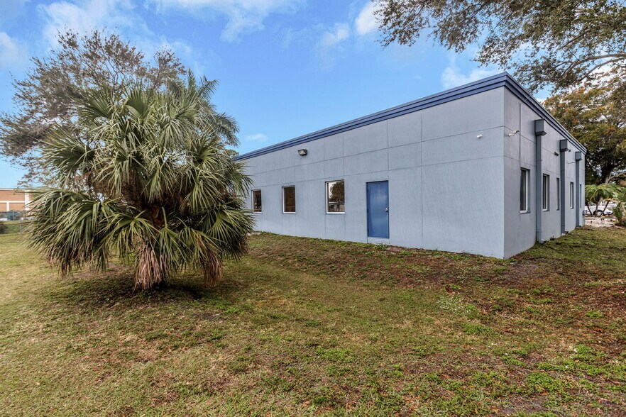 More Photos Of 7641 66th St N, Pinellas Park Medical For Sale