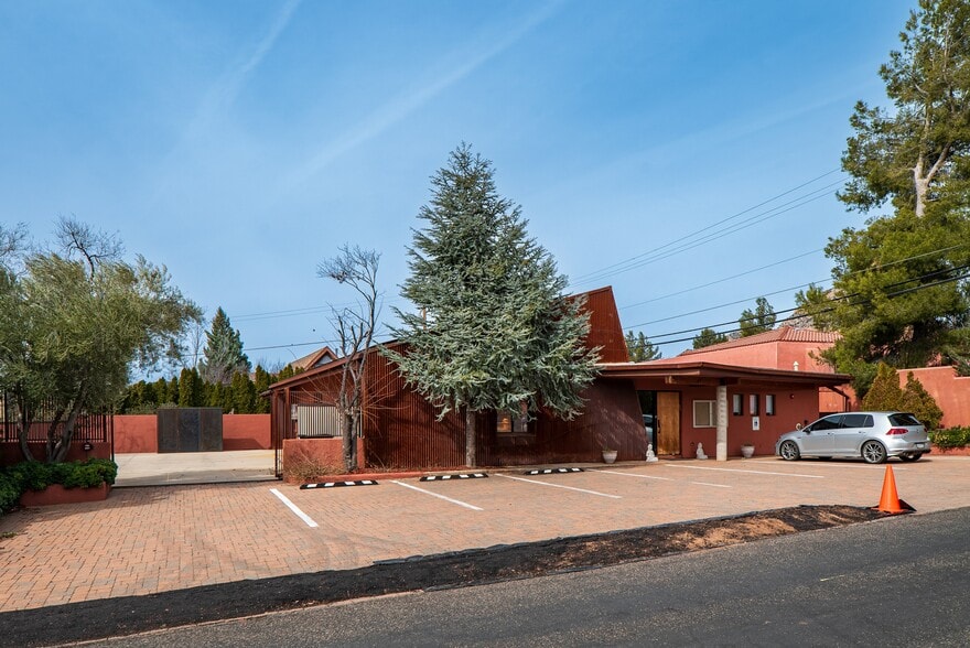 More Photos Of 45 Birch Blvd, Sedona Medical For Lease