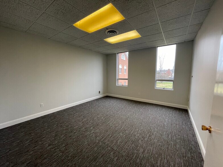 More Photos Of 80 Maple Ave, Smithtown Office For Lease