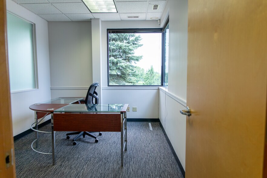 More Photos Of 11820-11830 Nicholas St, Omaha Office For Lease