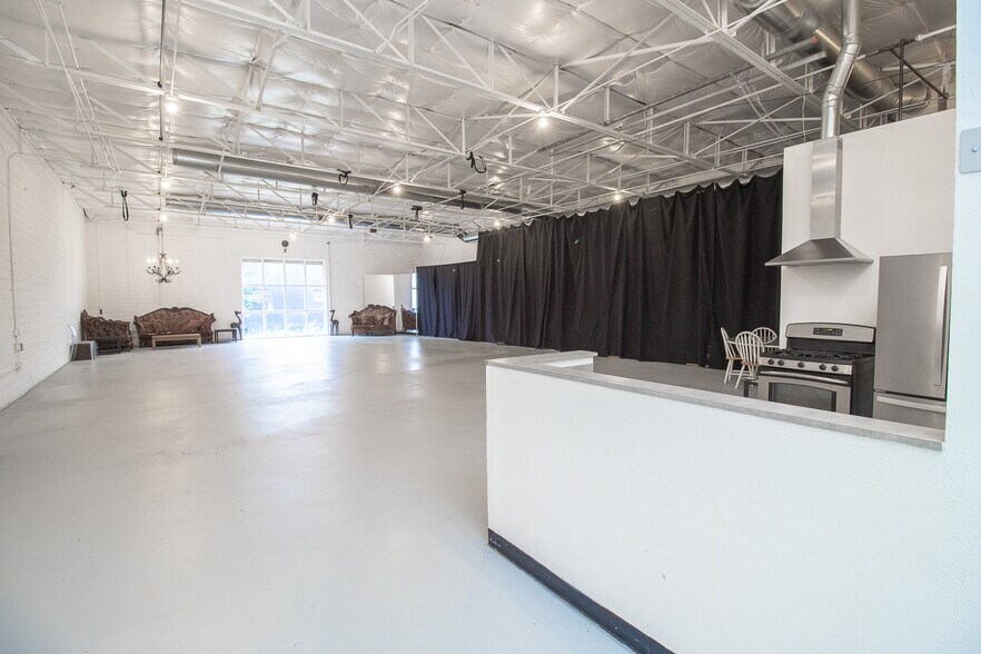 More Photos Of 1350 Chemical St, Dallas Light Manufacturing For Lease