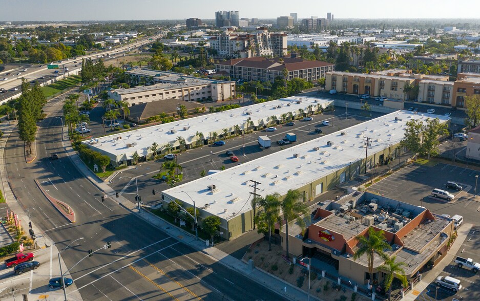 More Photos Of 2650-2676 S Grand Ave, Santa Ana Warehouse For Lease