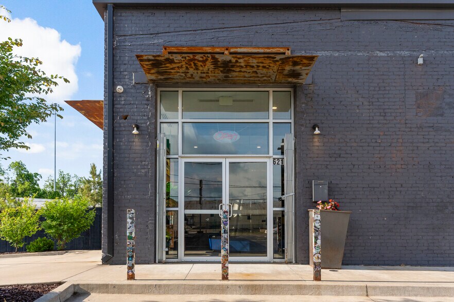 More Photos Of 621 S Kenosha Ave, Tulsa Auto Repair For Sale