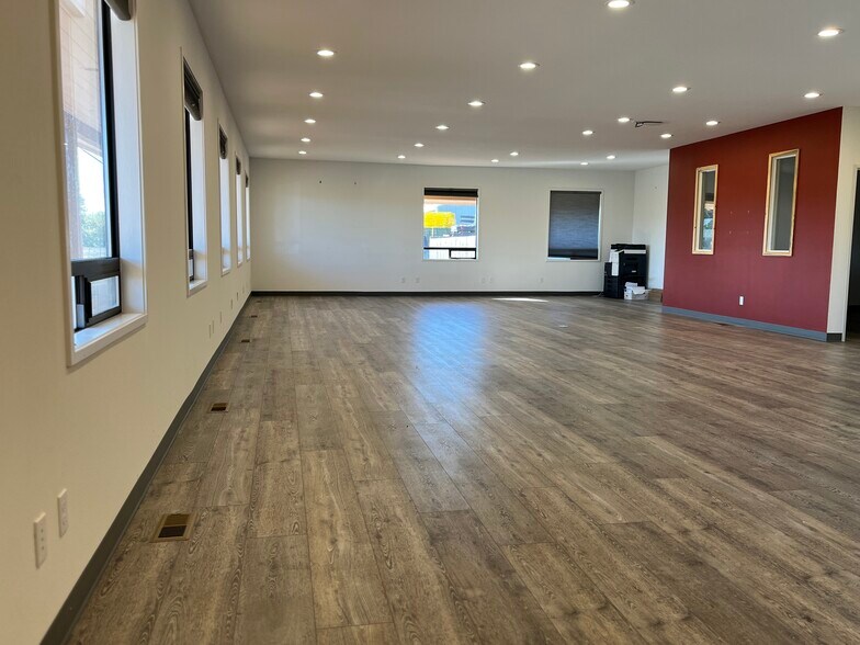 More Photos Of 31895 NW Hillcrest Ave, North Plains Office For Lease