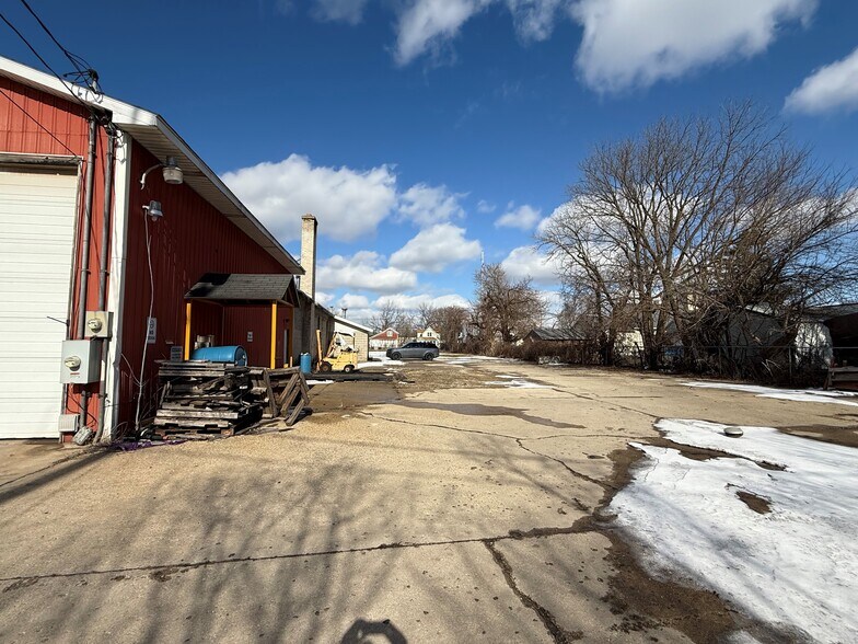 More Photos Of 1008 E Crosstown Pky, Kalamazoo Manufacturing For Sale