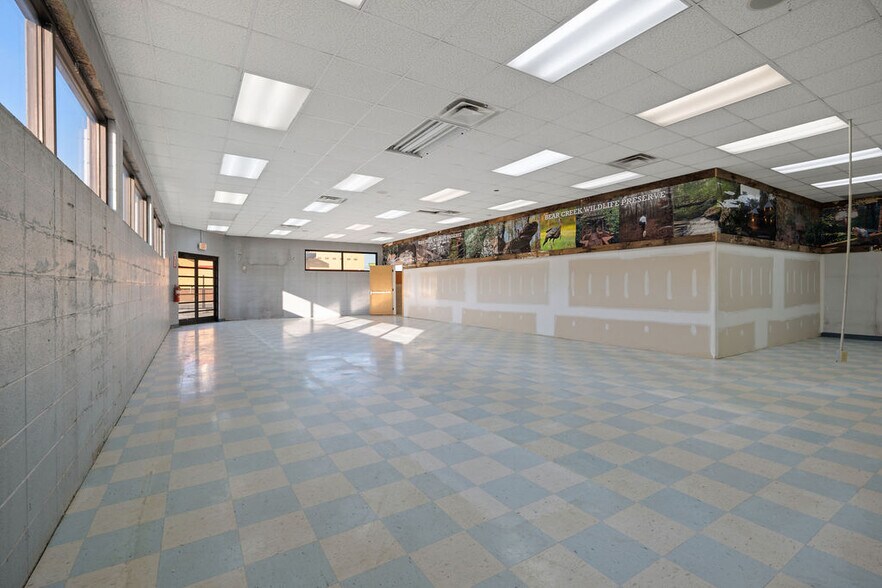 More Photos Of 103 Greenhill Blvd NW, Fort Payne Restaurant For Sale