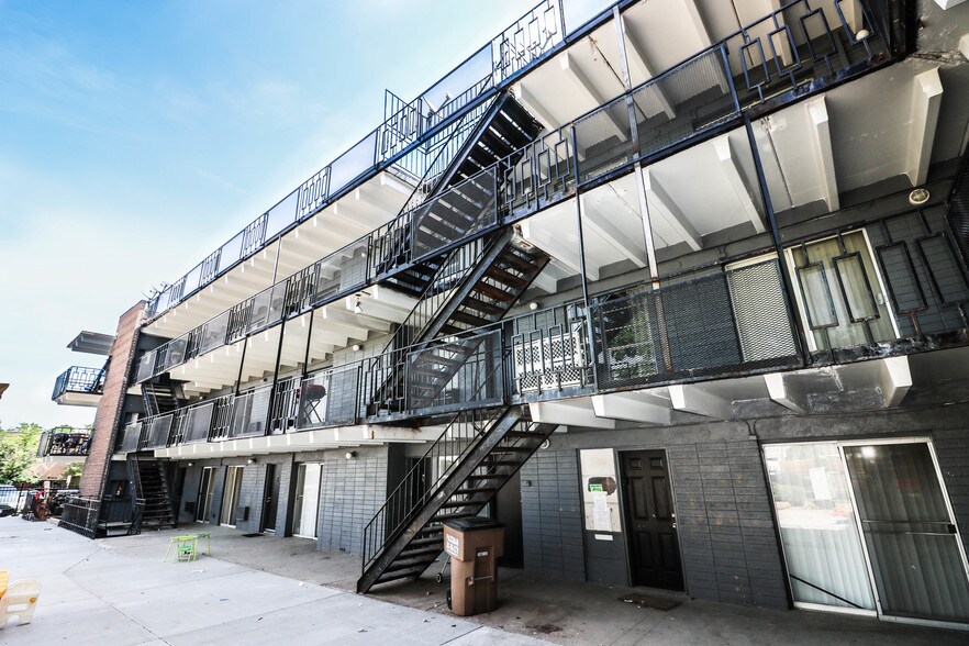 More Photos Of 1960 Dallas St, Aurora Apartments For Sale