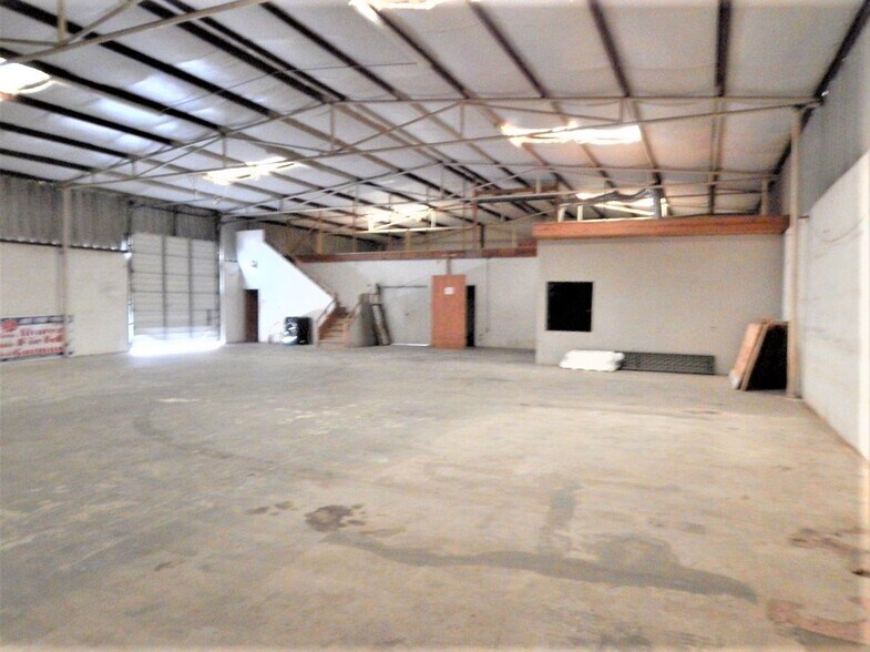 More Photos Of 3700 N Stewart Rd, Mission Warehouse For Lease
