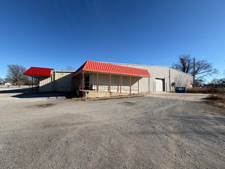 More Photos Of 1220 NE 1st St, Pryor Service For Sale