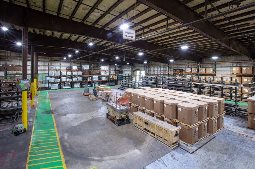 More Photos Of 8 Morin St, Biddeford Warehouse For Sale