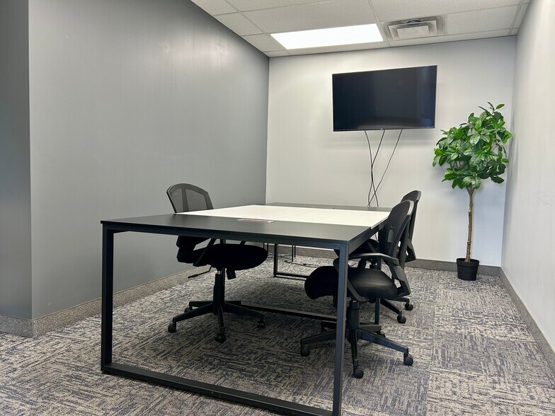 More Photos Of 11812-11820 121 St NW, Edmonton Office For Sale