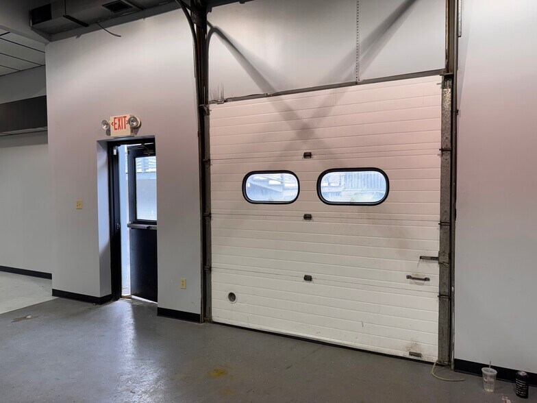 More Photos Of 2013 General Potter Hwy, Centre Hall Showroom For Sale