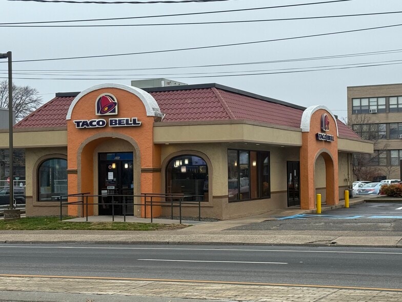 More Photos Of 996 Hempstead Tpke, Franklin Square Fast Food For Sale