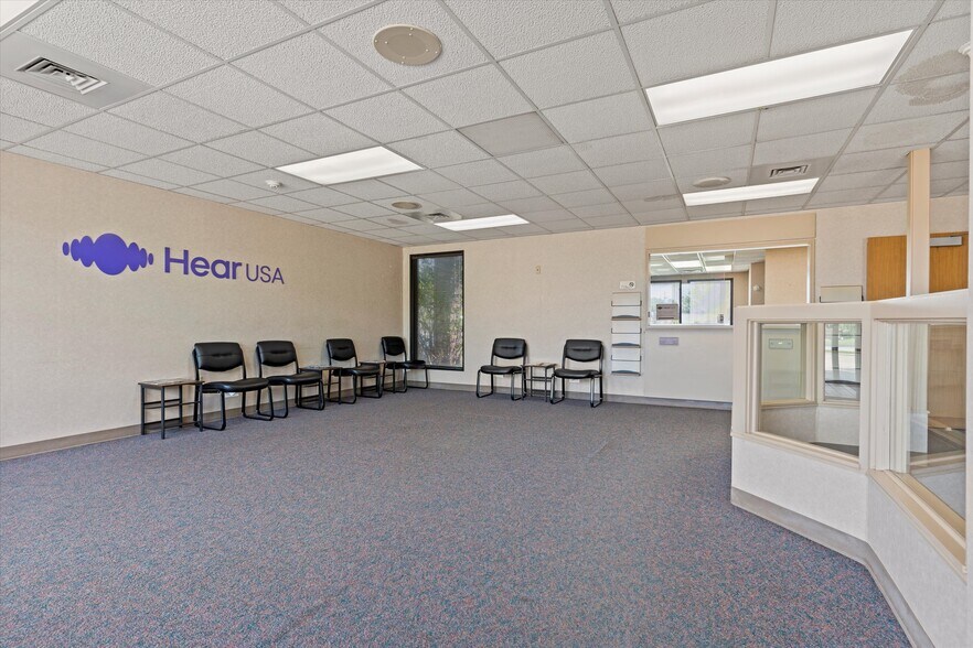 More Photos Of 705 Baptiste Dr, Paola Medical For Lease