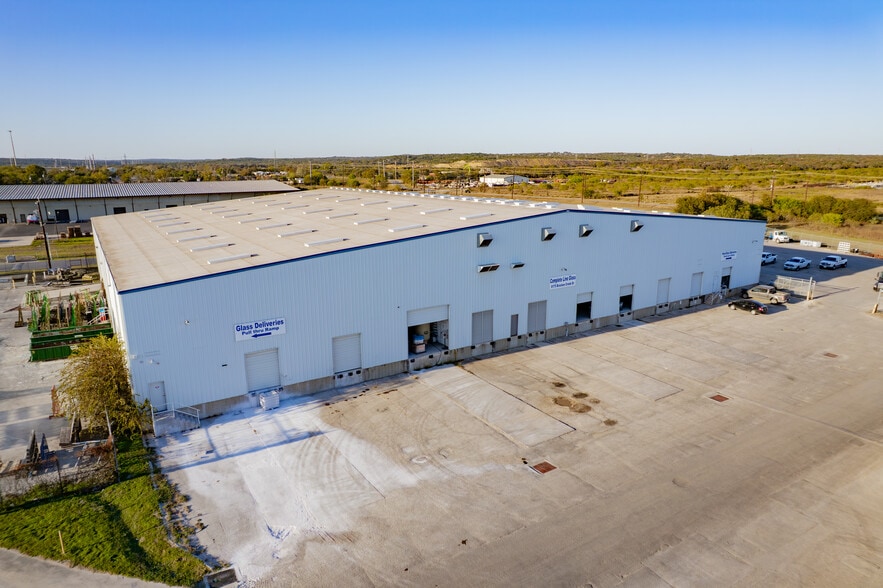 More Photos Of 8175 Bracken Creek Dr, San Antonio Distribution For Lease