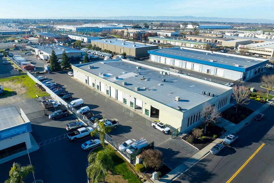 More Photos Of 526 Charity Way, Modesto Warehouse For Lease