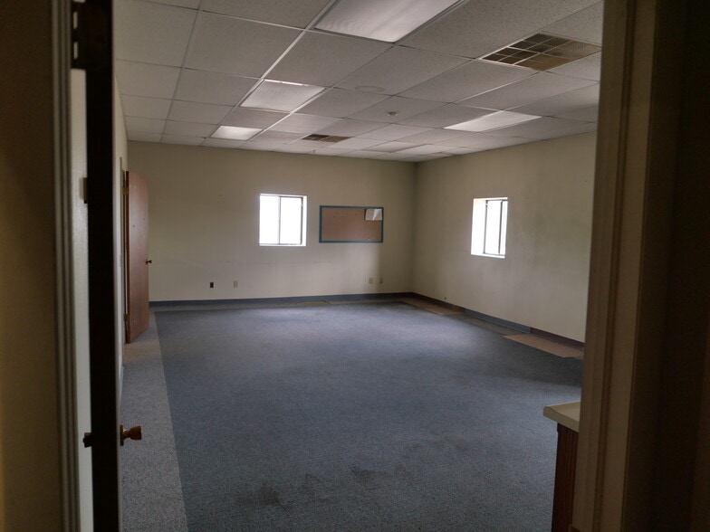 More Photos Of 1364 NE 3rd St, Oklahoma City Warehouse For Sale