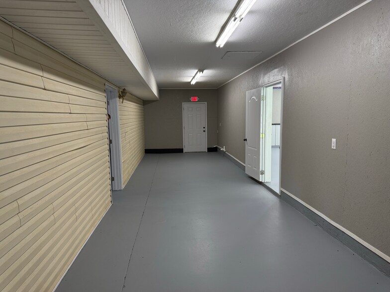 More Photos Of 911 US-25E, White Pine Flex For Lease