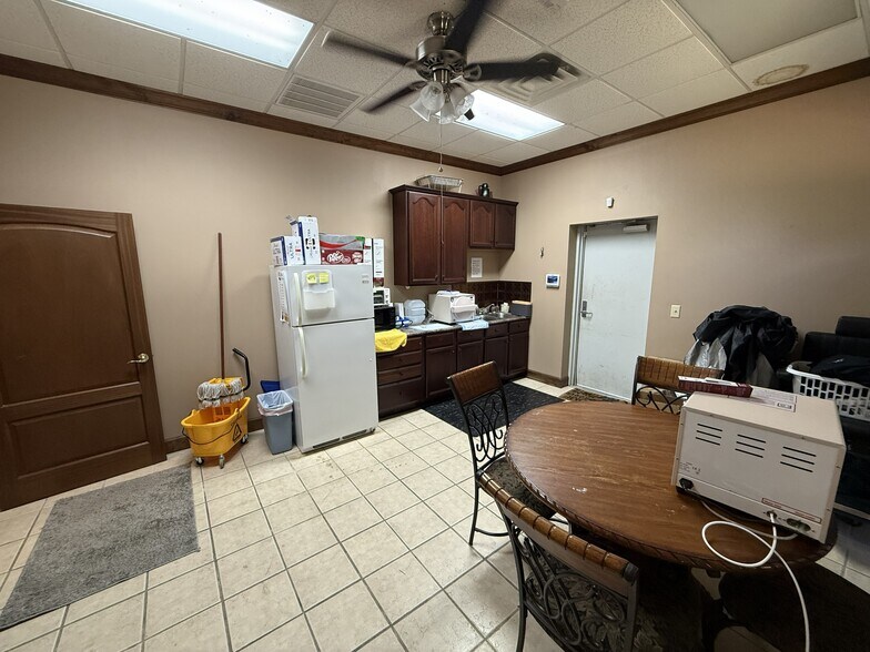 More Photos Of 4804 Highway 69 N, Northport Office For Lease