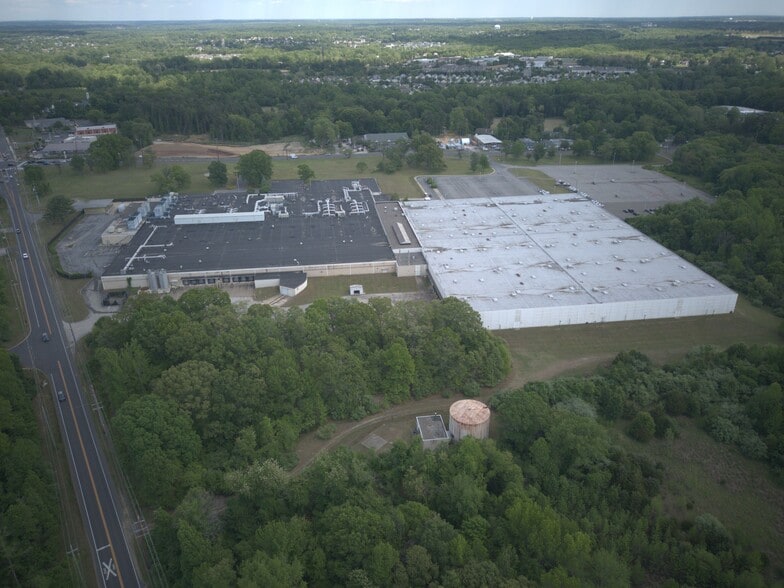 More Photos Of 400 N Woodbury Rd, Pitman Manufacturing For Sale