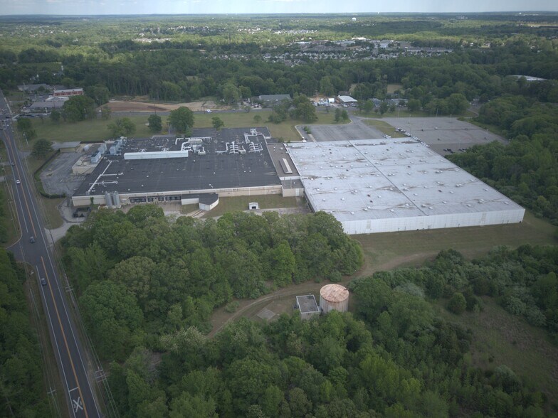 More Photos Of 400 N Woodbury Rd, Pitman Manufacturing For Sale