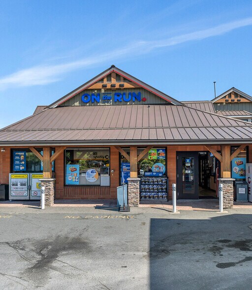 More Photos Of 790 176 St, Surrey Convenience Store For Lease